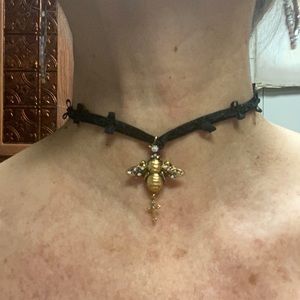VIRGIN SAINTS & ANGELS SAVE THE BEES CHOKER GOLDEN